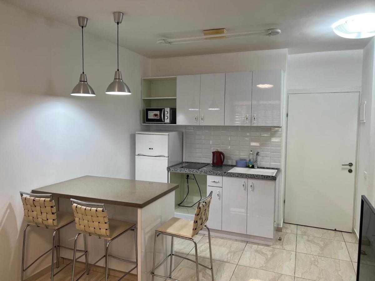 Apartments4You Dinara بات يام المظهر الخارجي الصورة