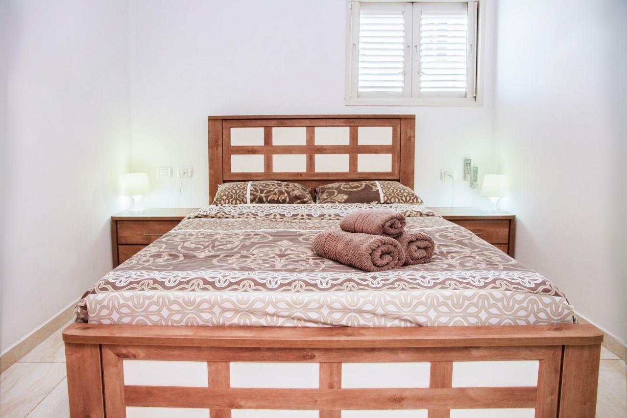 Apartments4You Dinara بات يام المظهر الخارجي الصورة