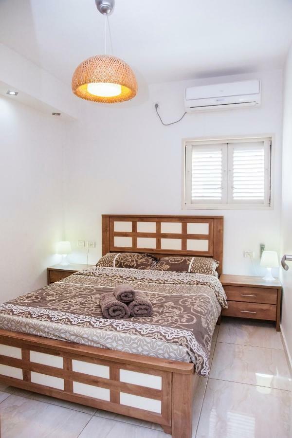 Apartments4You Dinara بات يام المظهر الخارجي الصورة