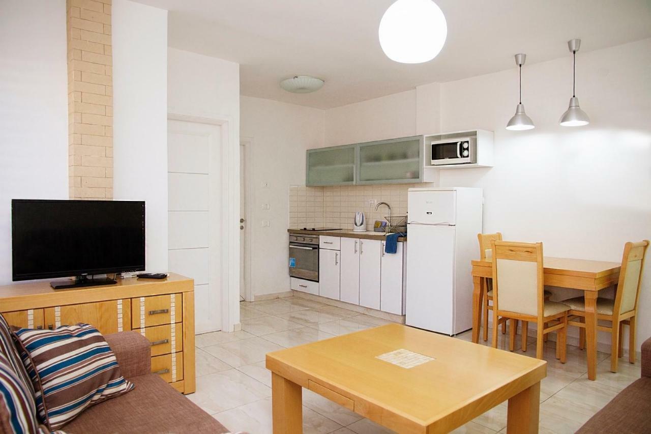 Apartments4You Dinara بات يام المظهر الخارجي الصورة