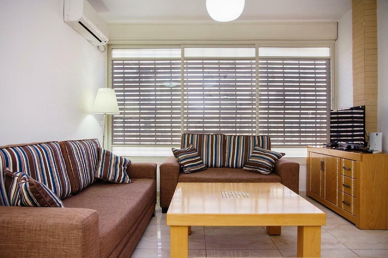 Apartments4You Dinara بات يام المظهر الخارجي الصورة